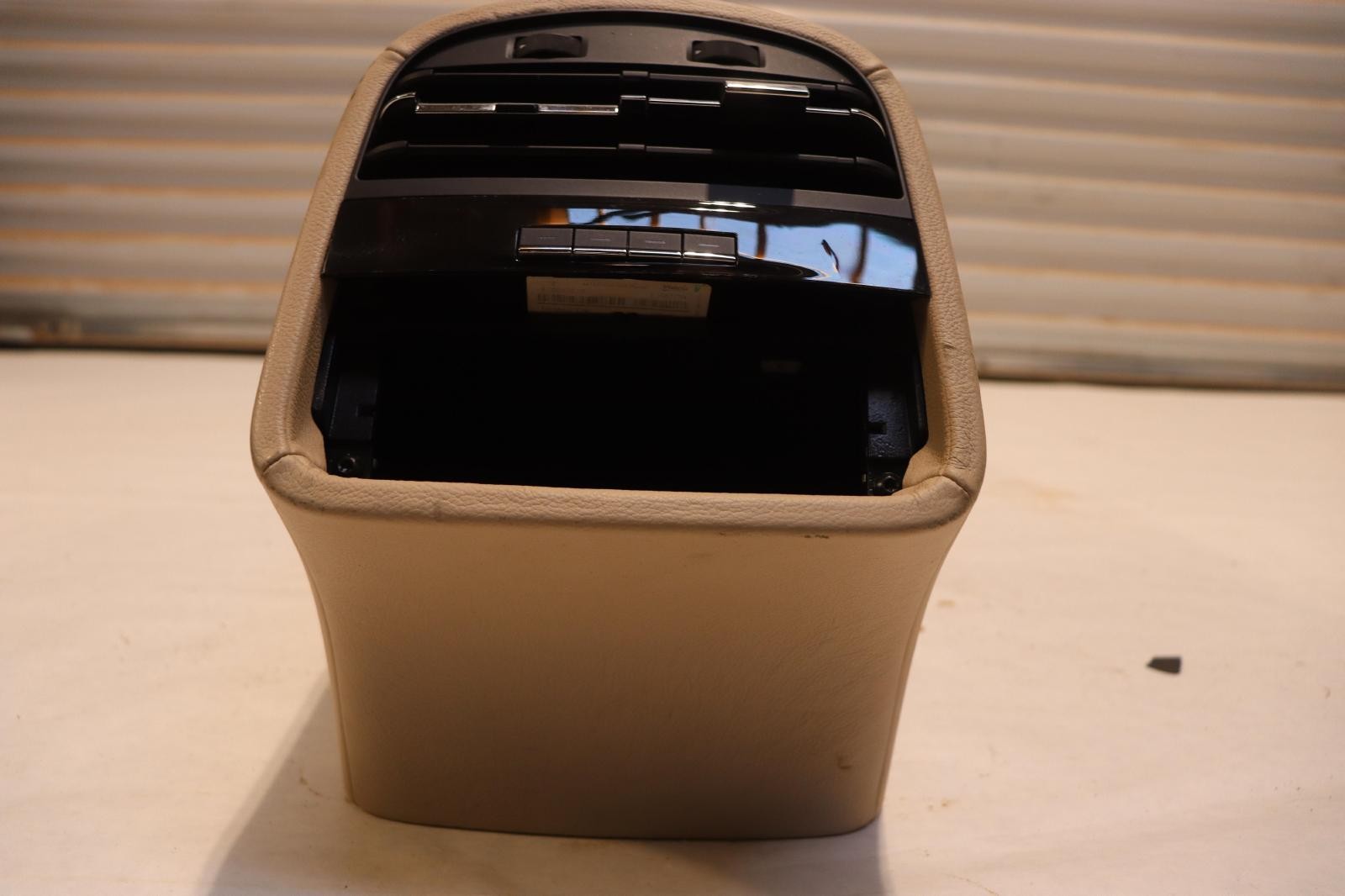 2014-2017 MASERATI QUATTROPORTE FRONT CENTER CONSOLE COMPARTMENT W/ ARMREST OEM