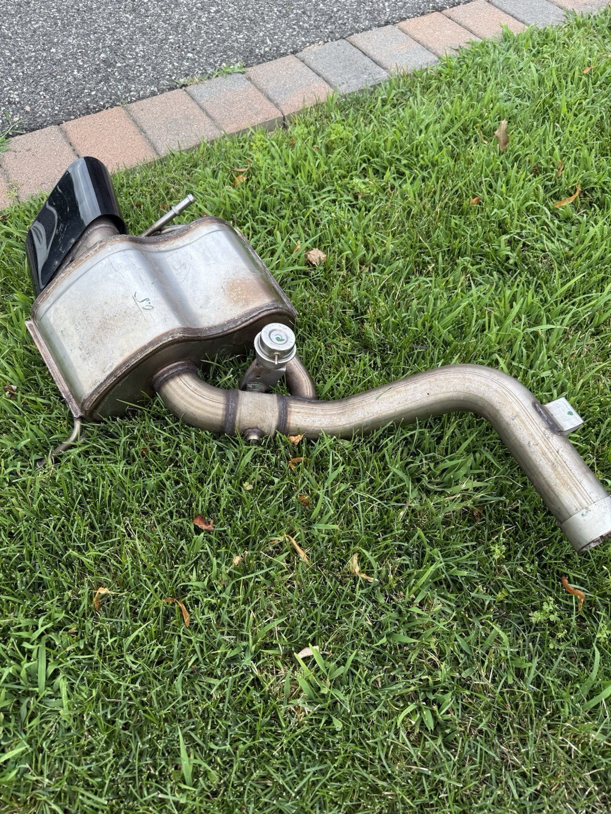 Genuine Maserati Gran Turismo Muffler (right side) for 09-19 Gran Turismo