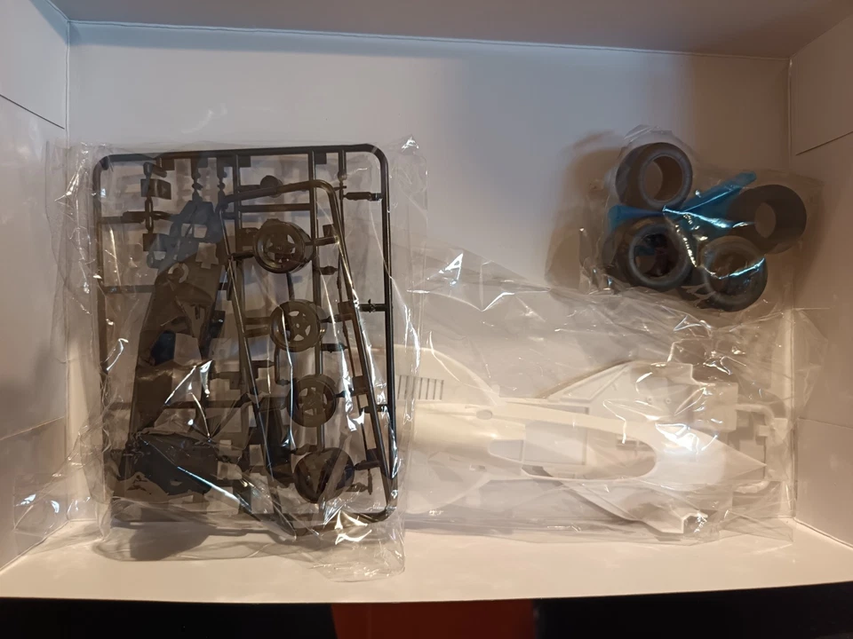 Brabham BT52B "83 European Ver" + Set dettaglio - Beemax 1/20 - Immagine 4 di 4