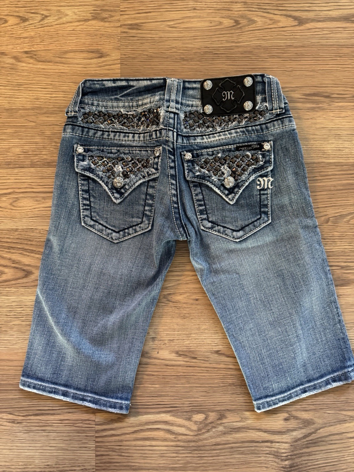 Miss Me Bedazzled Capri Jeans for Women Size 24 by The Buckle