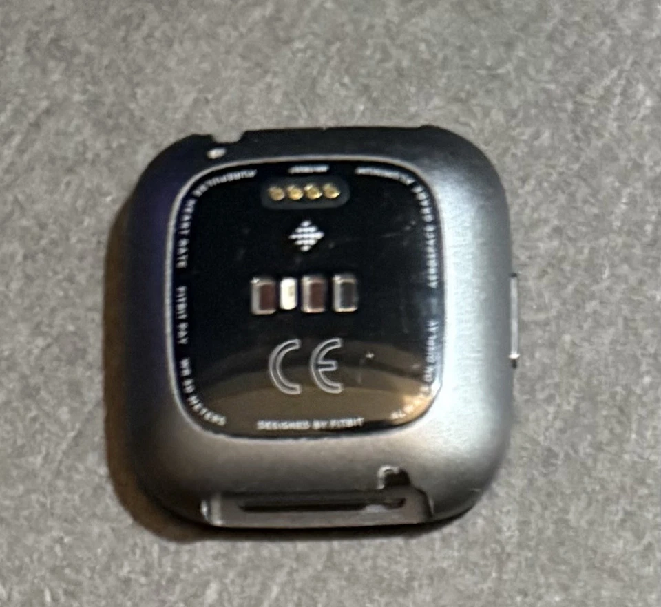 Fitbit Versa 2 Smartwatch Activity Tracker Gray Charger 32 Bands! - Image 3 of 4