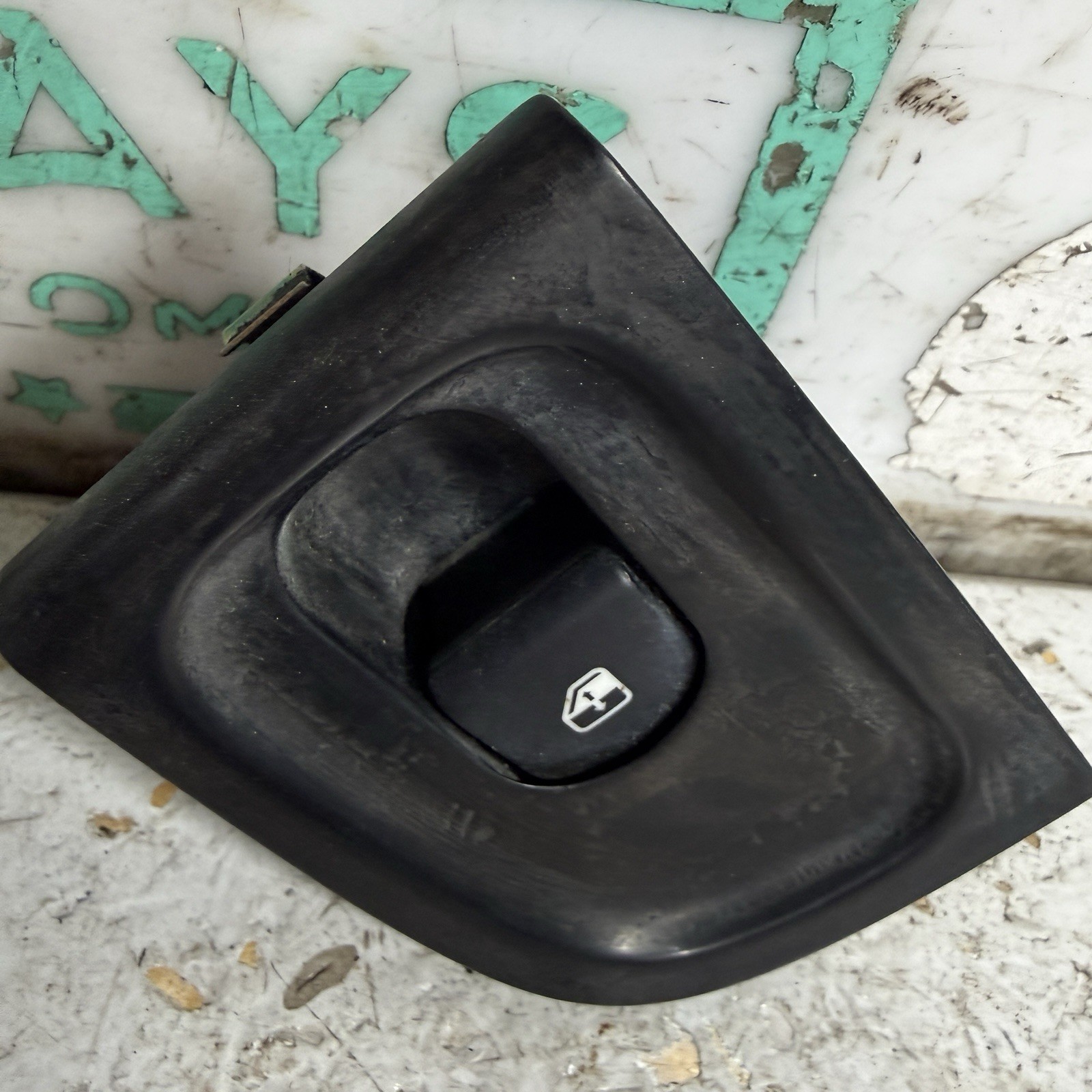 04-08 Maserati Quattroporte Right Rear Door Window Switch M139