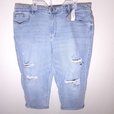 NWT Lane Bryant Signature Fit Boyfriend Capri Mid Rise Distressed Size 18 Womens