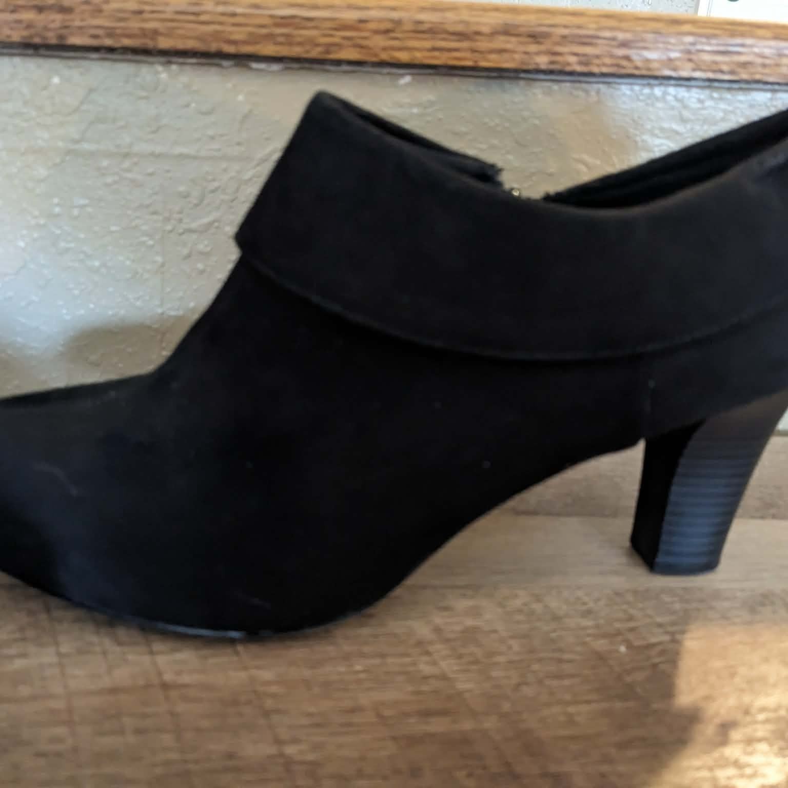 Coach and Four Black Suede Booties 9.5 Side Zip Bows - 3 inch heels - VGUC  thumbnail 7