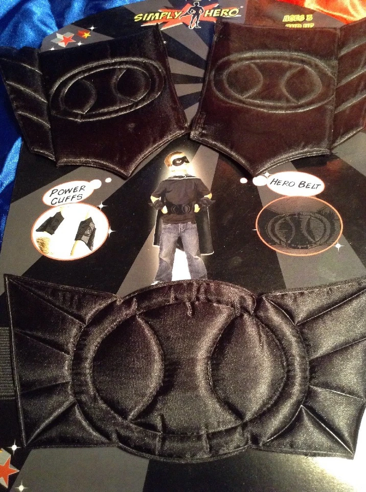 NUEVO~Superhéroe Vestir Puño Eléctrico/Capa/Cinturón Héroe Conjunto Disfraz Talla Única Edades 3+ Foto 2 de 4