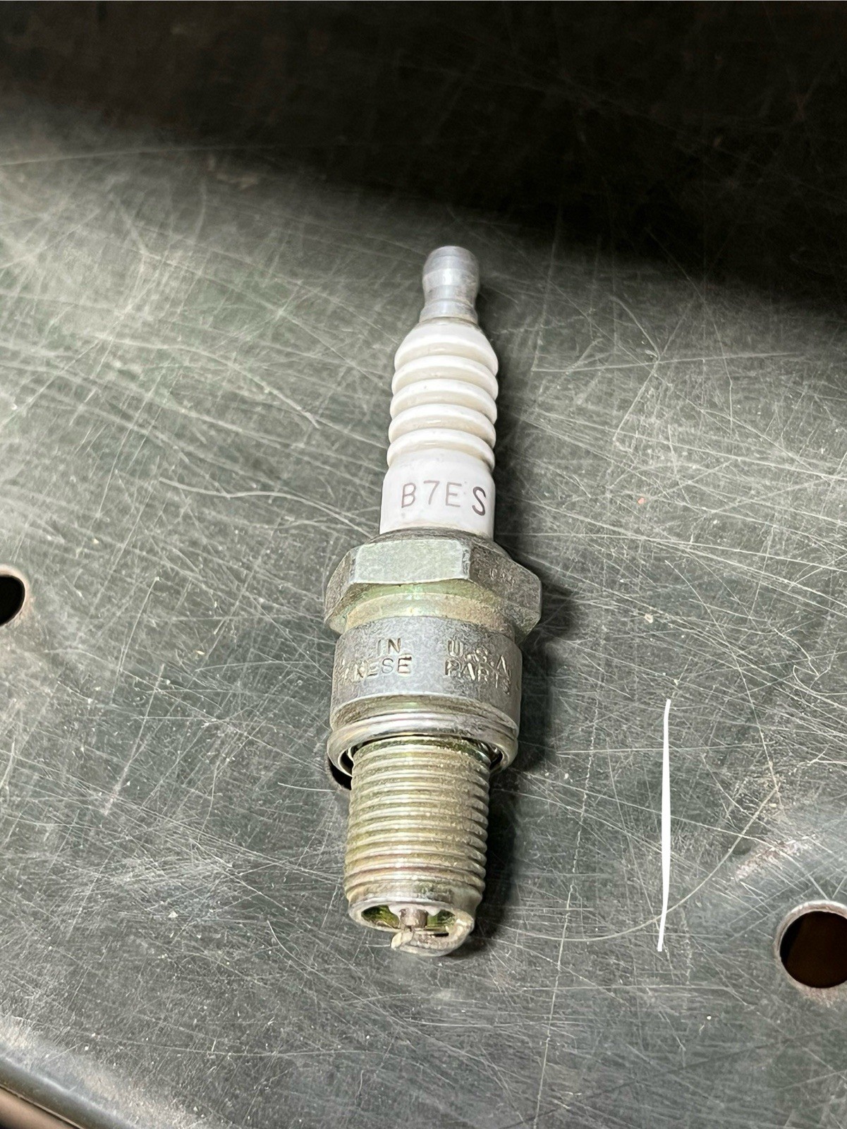 B7ES NGK Spark Plug NEW 