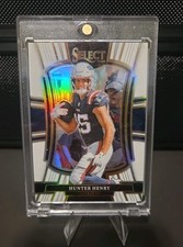 2025 Panini Select - Premier Level Hunter Henry #180 White Prizm /35