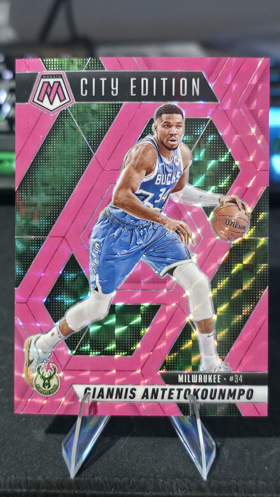 2024-25 Panini Mosaic #282 Giannis Antetokounmpo Pink Fluorescent Mosaic /10