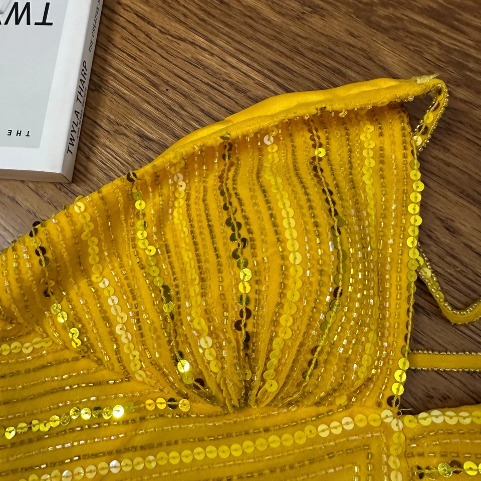 Vestido sem costas Scala amarelo com miçangas lantejoulas TAMANHO MÉDIO - Imagem 4 de 4