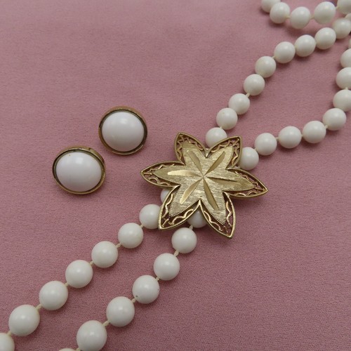 Sarah Coventry Collar Pendientes Conjunto Vintage Cuentas Blancas Colgante Declaración 577f - Imagen 3 de 13