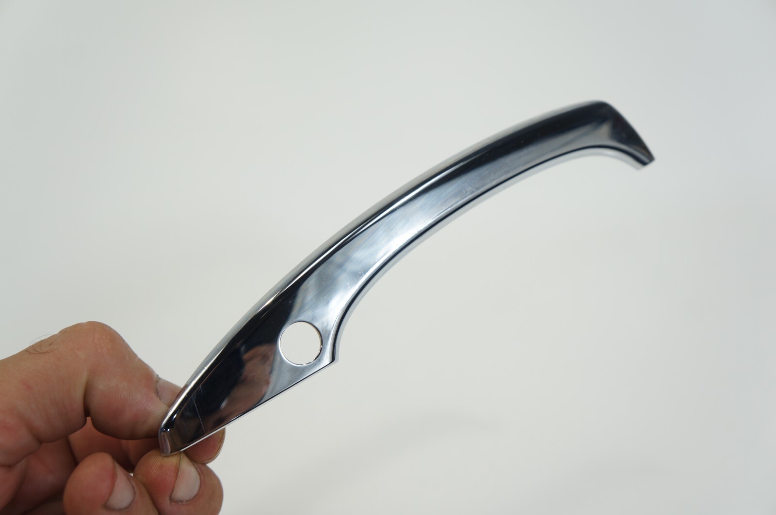 2016-2020 BENTLEY BENTAYGA LEFT LOWER CHROME DOOR HANDLE MOLDING