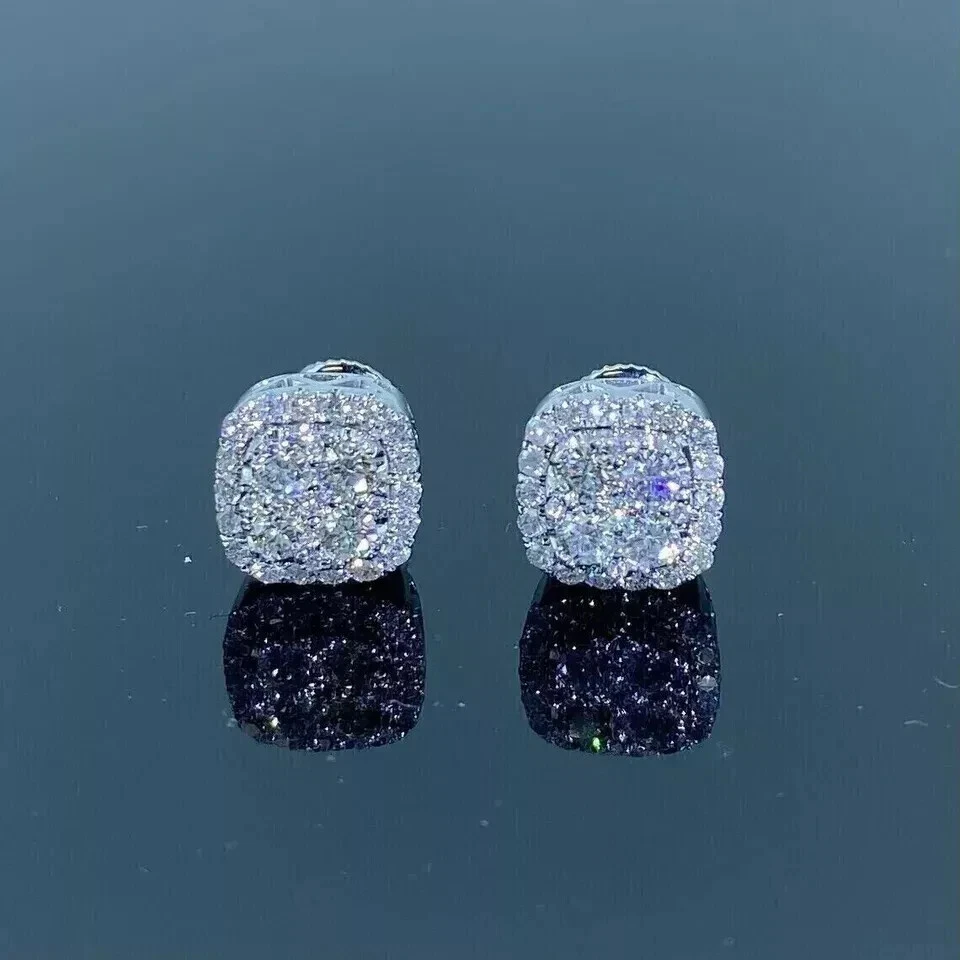 Aretes con racimo de diamantes creados de corte redondo de 2 quilates enchapados en oro blanco de 10 quilates para hombre Foto 2 de 4