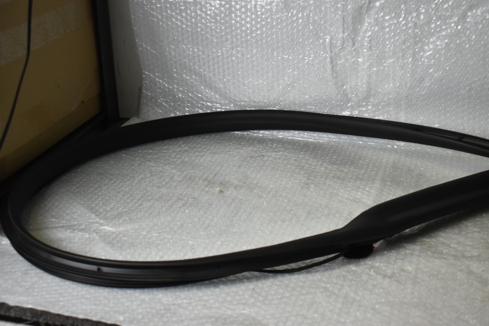 MASERATI QUATTROPORTE REAR LEFT DOOR RUBBER GASKET 2014-2016 OEM 670153405