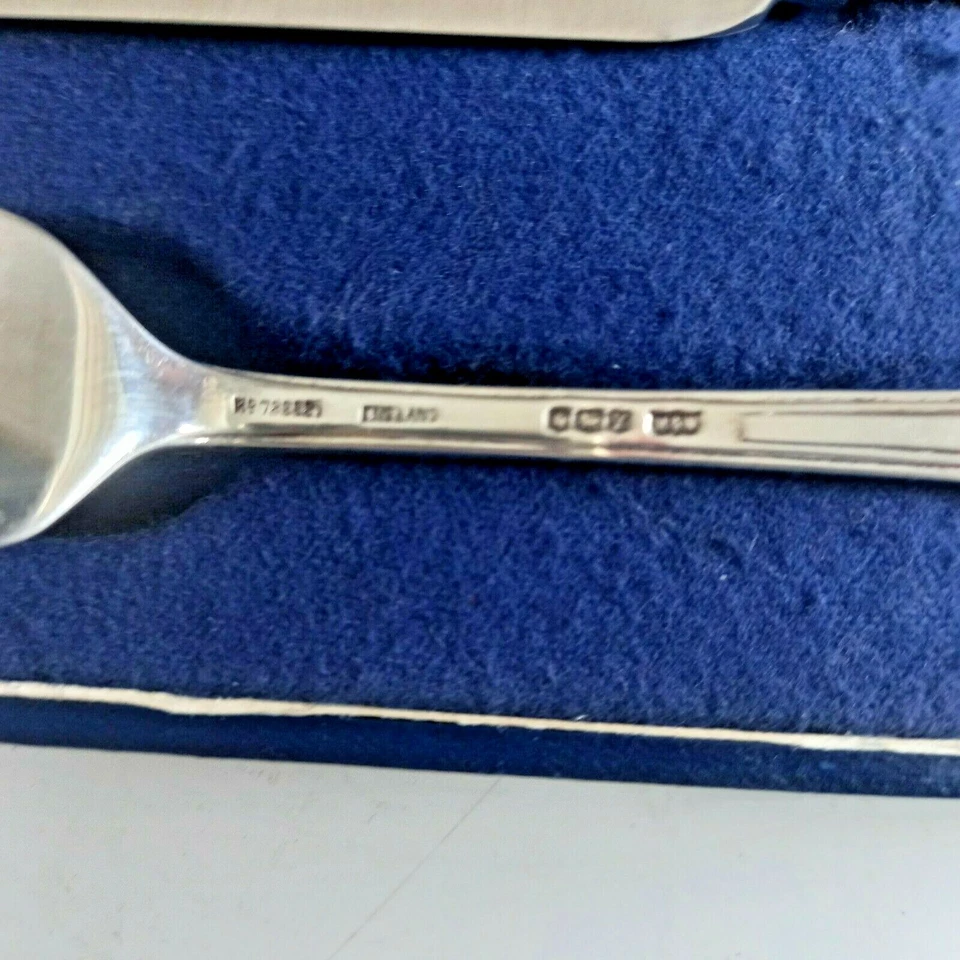 Mappin & Webb 3 pieces cutlery set sterling and plated in box TUDOR pattern - Image 2 of 4