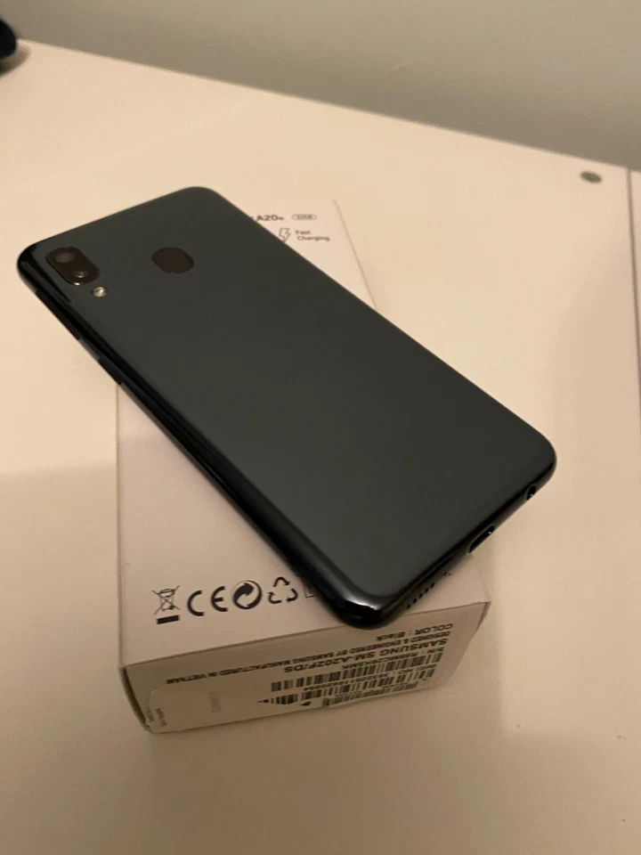 Samsung Galaxy A20e Black Unlocked Dual Sim 32GB 3GB RAM 5.8" Android Smartphone - Image 2 of 4