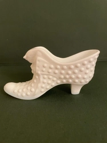 VINTAGE FENTON WHITE HOBNAIL GLASS SLIPPER WITH CAT HEAD
