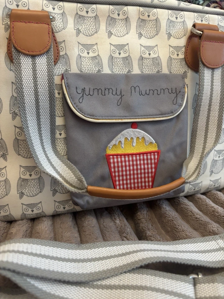 Yummy mummy Cupcake baby diaper Change Bag And mat  - image 2 of 4