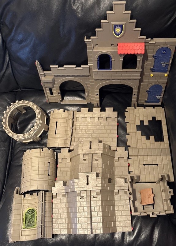 VINTAGE 2004 PLAYMOBIL CASTLE BUILDING PLAY SET
