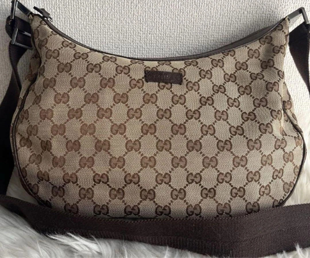 Sac bandoulière Gucci GG suprême toile cuir beige demi lune Occasion du Japon