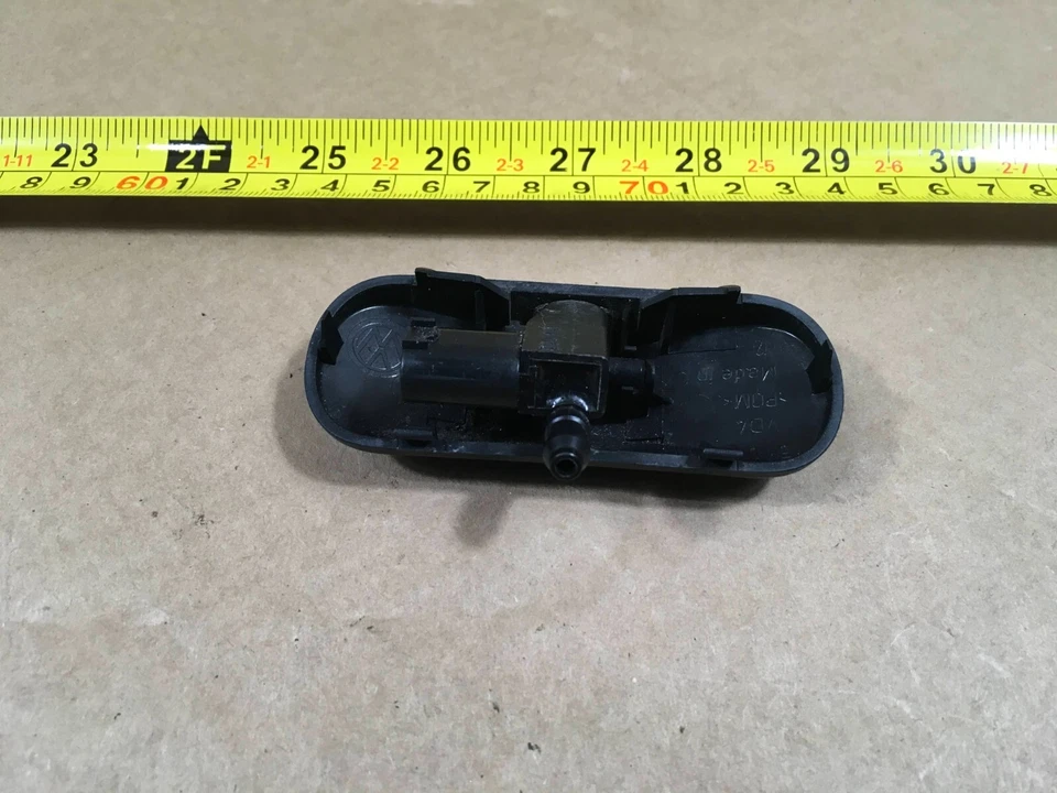 2012-2016 VOLKSWAGEN Beetle WINDSCREEN WASHER JET SPRAY BOCAL 5M0955986C FABRICANTE DE EQUIPAMENTO ORIGINAL. - Imagem 3 de 4