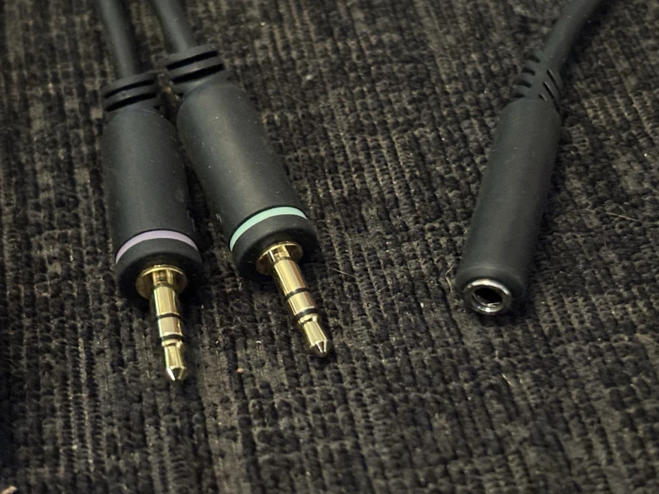 3.5mm Y Splitter 2 Jack Male to 1 Female Headphone Mic Audio Adapter Cable UK - Image 4 of 4