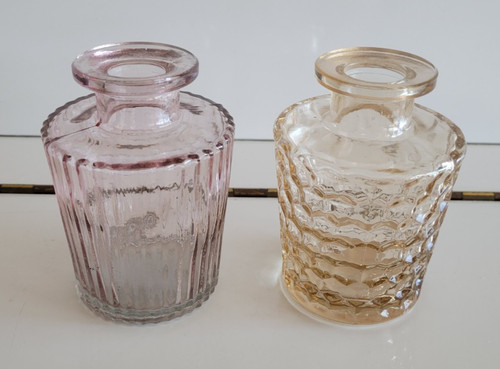 2 GREENBRIER DECORATIVE BOTTLES 1 LILAC RIBBED 1 AMBER DIAMOND POINT 4 INCHES