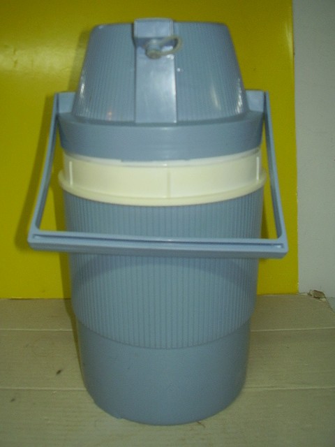 RARE Vtg. BEE Plastics Corp. 1 Gal. Cooler Jug with Push Pump in lid to dispense