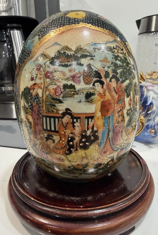 vintage hand-painted Satsuma-style porcelain egg Japanese Asian geisha gold 
