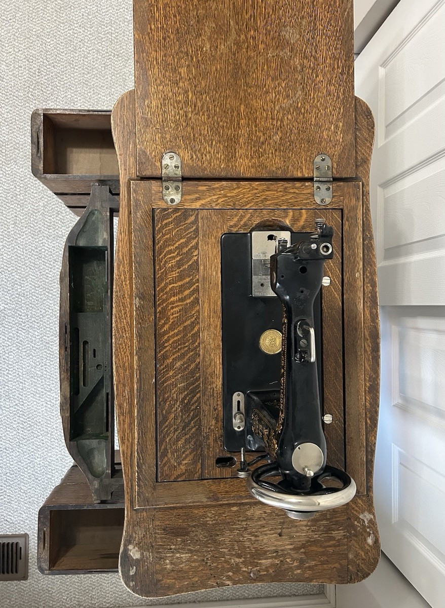 Late 19th century Wheeler & Wilson Mfg. Co. Model No. 9 Sewing