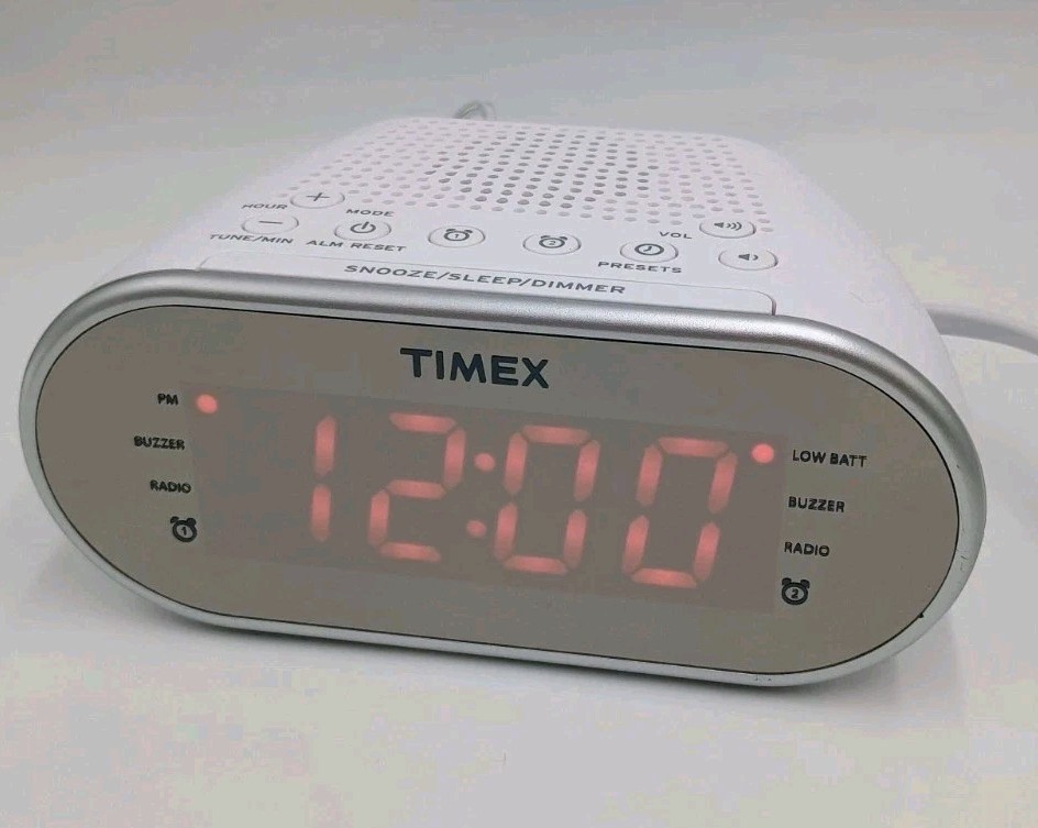Timex IT2312 White AM/FM Dual Alarm Clock Radio LED Display Battery Tested Works