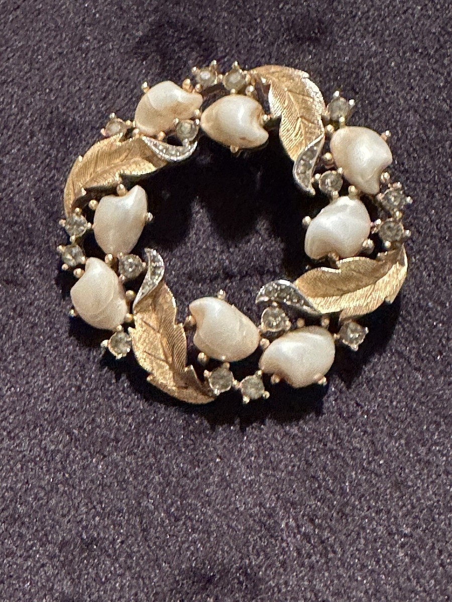 Vintage Crown Trifari Sorrento 1950's Baby Tooth Gold Pearl Circle