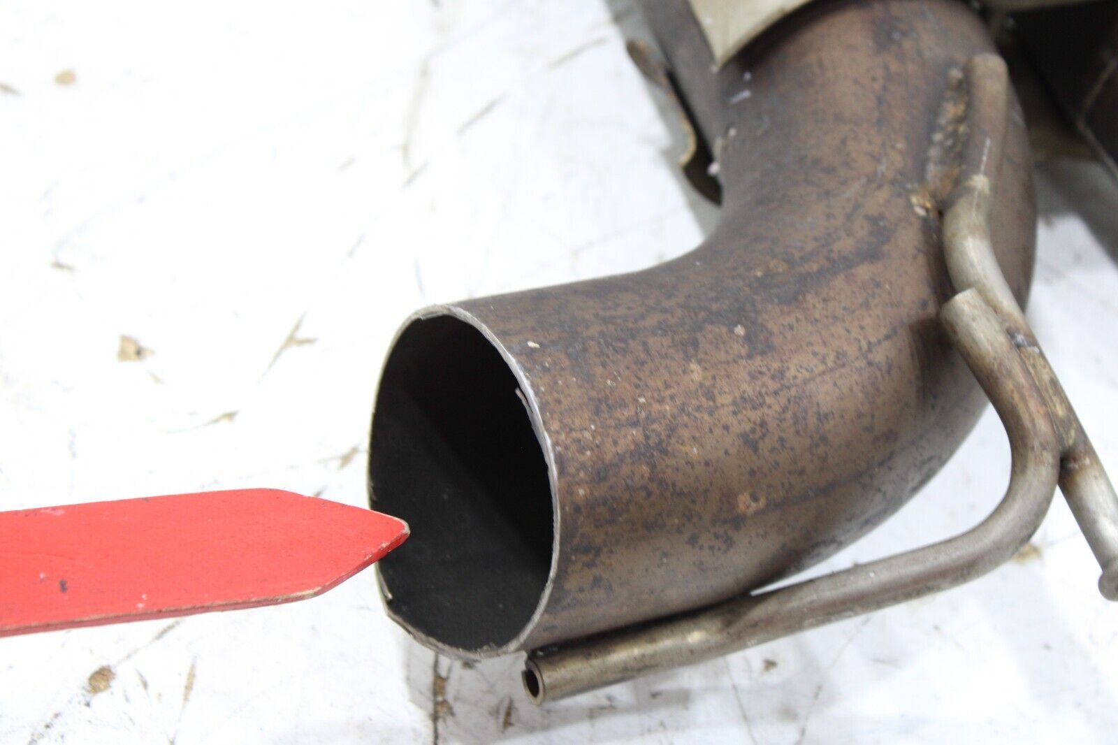 2014 - 2020 MASERATI GHIBLI 3.0L EXHAUST CENTER MUFFLER RESONATOR PIPE OEM -CUT-