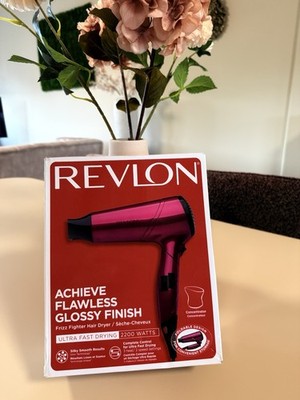 Revlon Achieve Flawless Glossy Finish