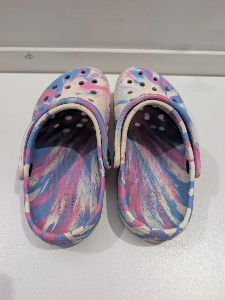 Tamancos Crocs clássicos tingimento de gravata mármore lavanda azul rosa meninas tamanho C 12  - Imagem 4 de 4