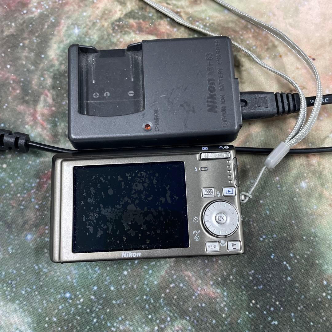 Nikon COOLPIX S500 本体A-6 Nikon COOLPIX S500 Compact Digital Camera with Battery Charger | eBay