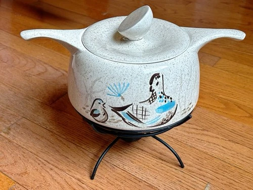 Red Wing Bob White Quail 2 QT Casserole w/ Lid & Original Metal Warming Stand