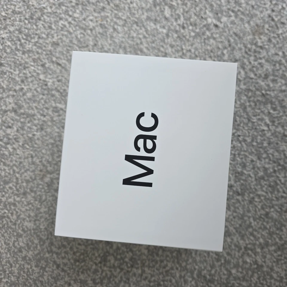 Apple M4 Mac Mini Desktop 256GB 16 GB RAM Silver - Image 3 of 4