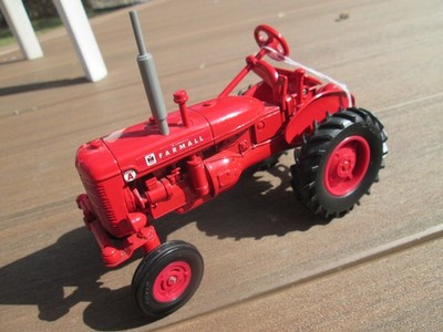 Vintage 1991 Ertl 1:16th Scale IH Farmall Super A Tractor New - no box