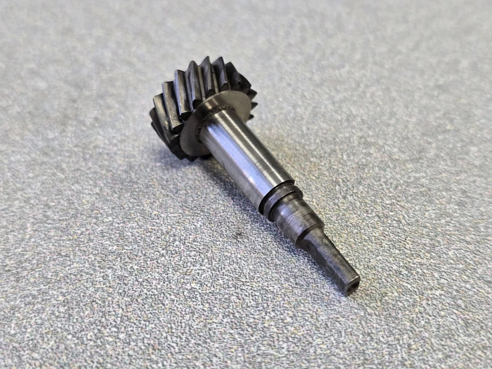 EXCELLENT ORIGINAL PORSCHE 911 915 TRANSMISSION MECH SPEEDO DRIVE END SHAFT NLA - Image 2 of 4