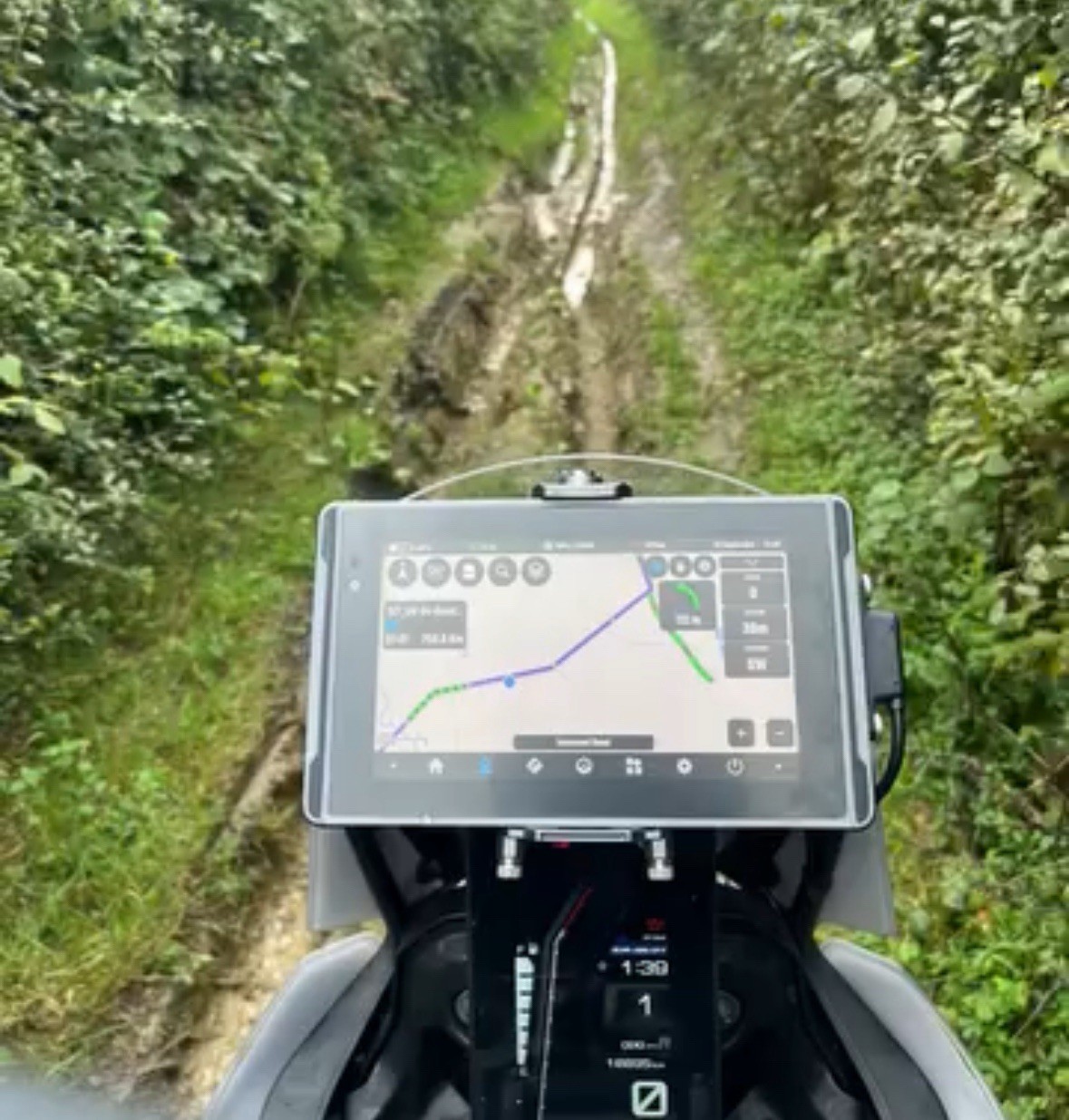 Tablette durcie Hugerock X7 antichoc pour remplacer les smartphones fragiles en tout-terrain