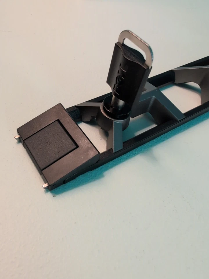 Dell Front Bezel Panel with Key 1U R240 R340 R440 R640 R6415 etc 0VXTRT - Image 3 of 4