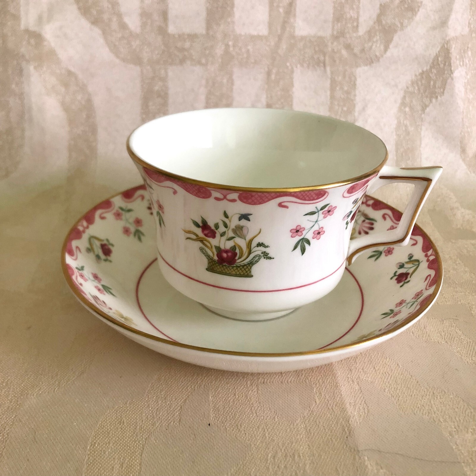 Wedgwood Bianca Williamsburg Script Mark 5 Piece Place Setting R4499