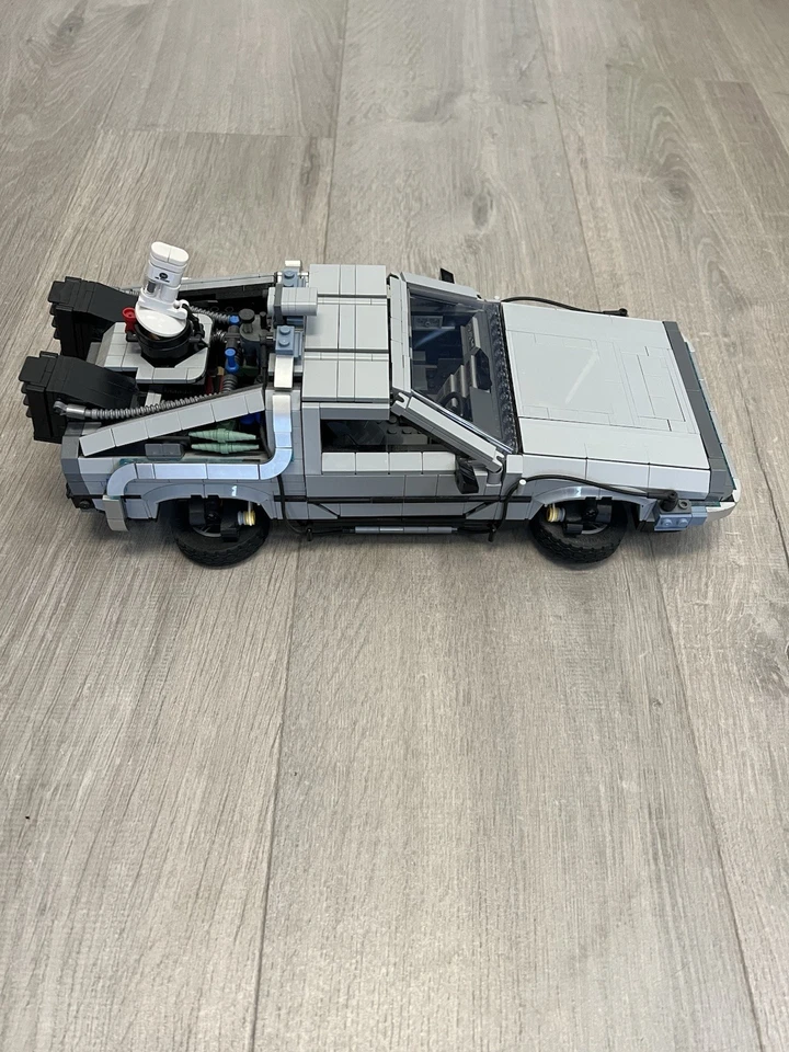 LEGO Icons 10300 Back to the Future Time Machine, photo 4 of 5