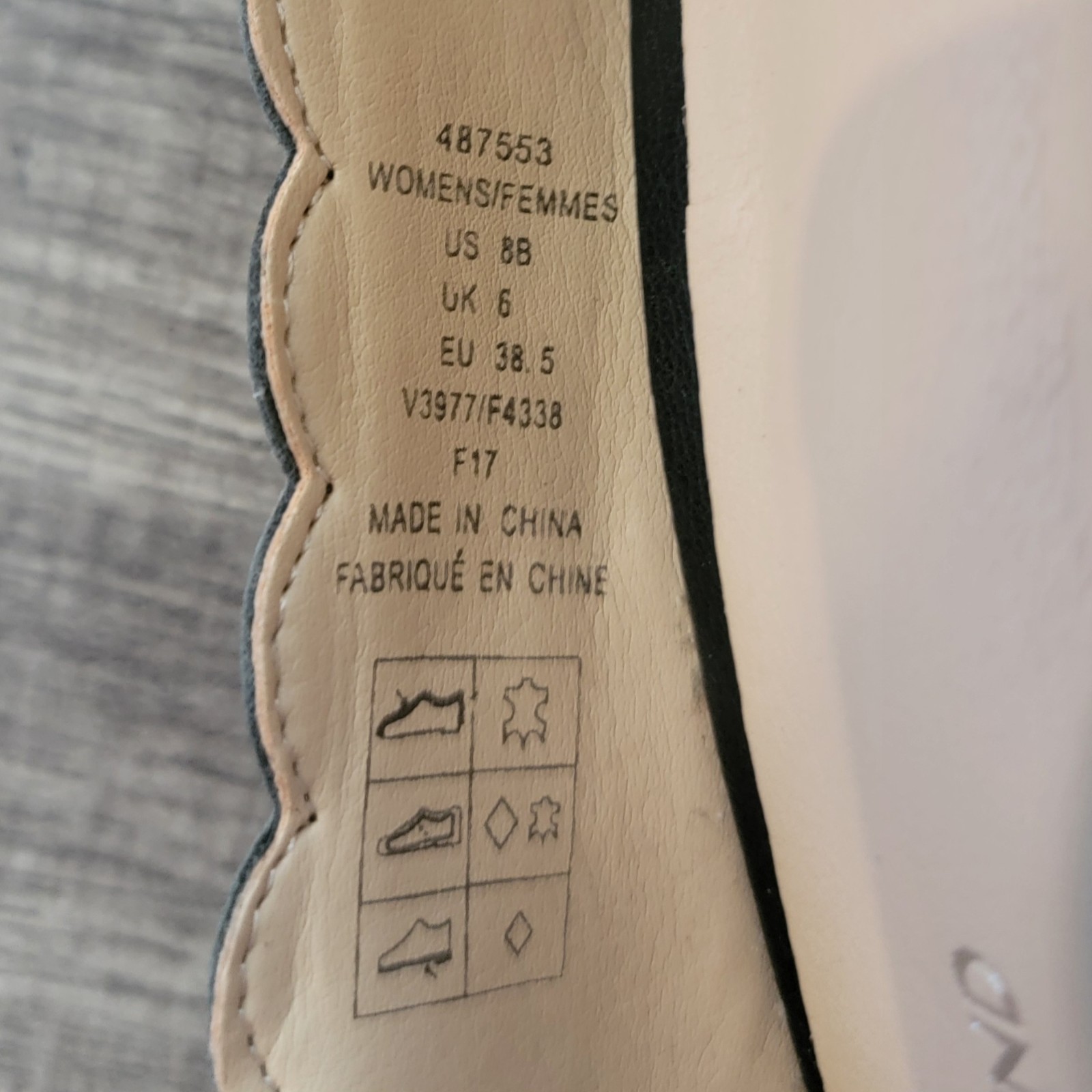 Lands' End Pointer Toe Black Leather Scalloped Pu… - image 2