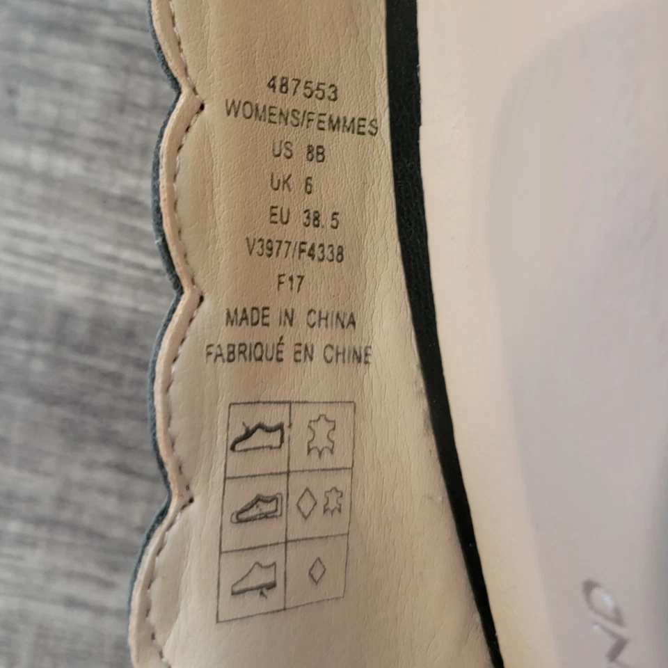 Zapatos de salón Lands' End Pointer Toe de cuero negro festoneado talla 8B Foto 2 de 4