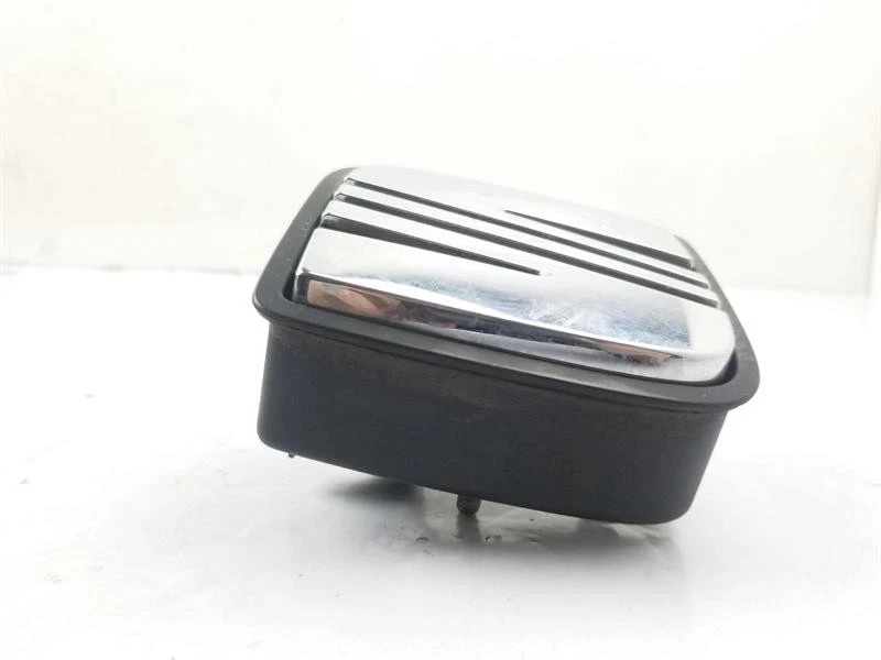 Interruptor/botón de liberación del portón trasero Seat Leon 2009 hatchback de 5 puertas Foto 2 de 4