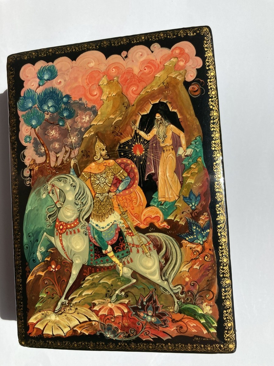 Vintage 1980s USSR Russia Kholui Artist Signed Lacquer Box Ruslan