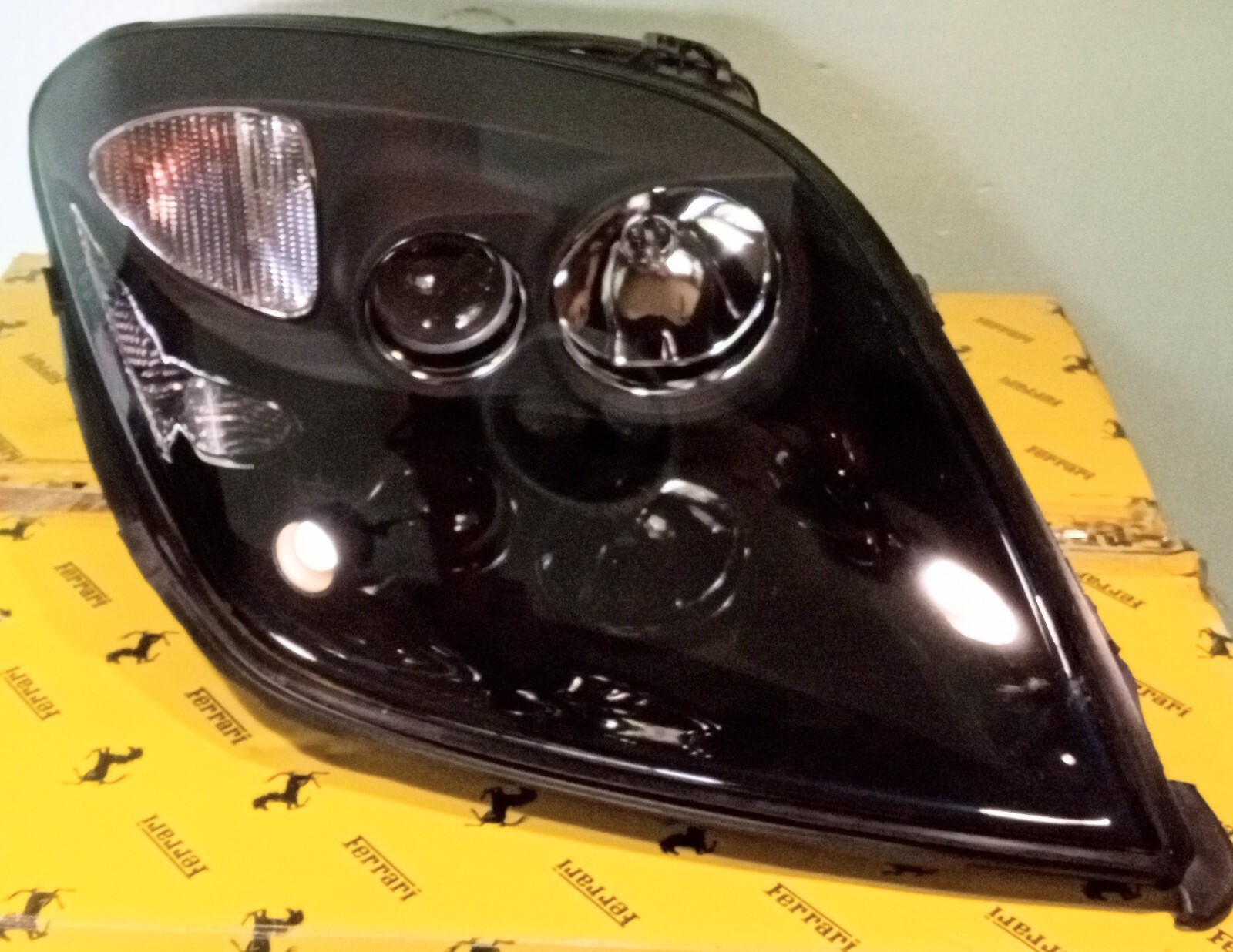 Ferrari 550 Headlight_65338283_65461878_Right Hand Side Headlamp_GENUINE_FACTORY