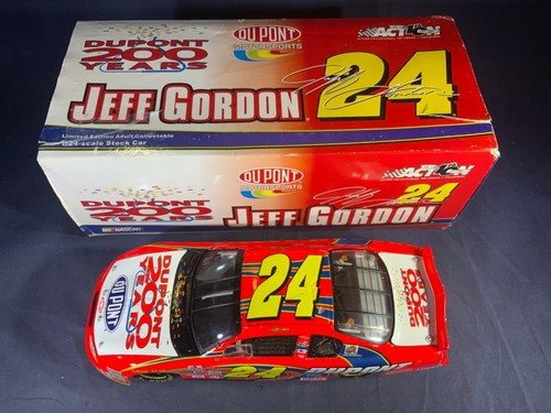 B7-11 JEFF GORDON #24 DUPONT 200 YEARS CELEBRATION 2002 CHEVY MONTE CARLO - Picture 6 of 6