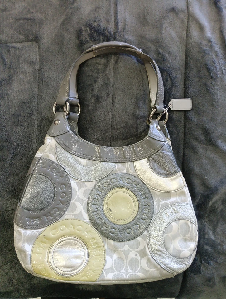 Bolso de Mano COACH Circle Mosaic Patchwork Madison Gris Charol y Cuero Satén Foto 2 de 3